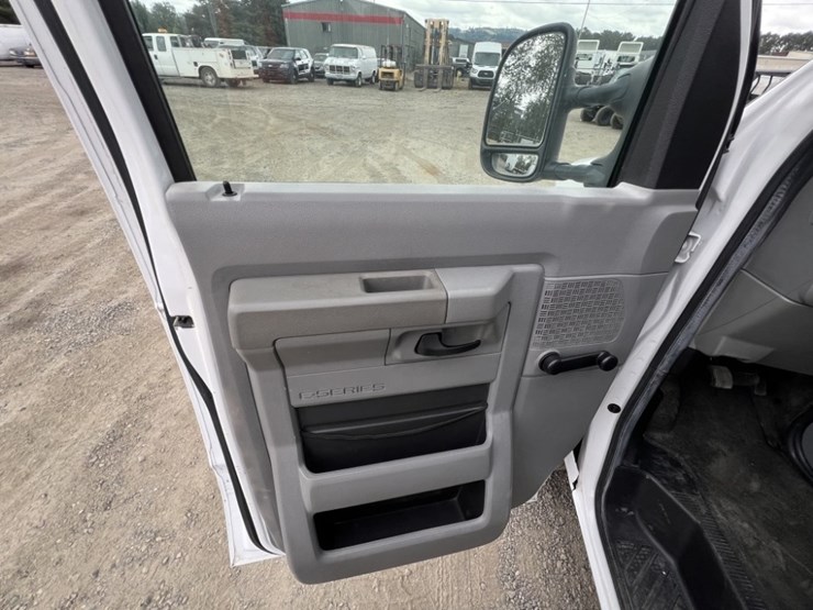 2009-ford-e350-image-20
