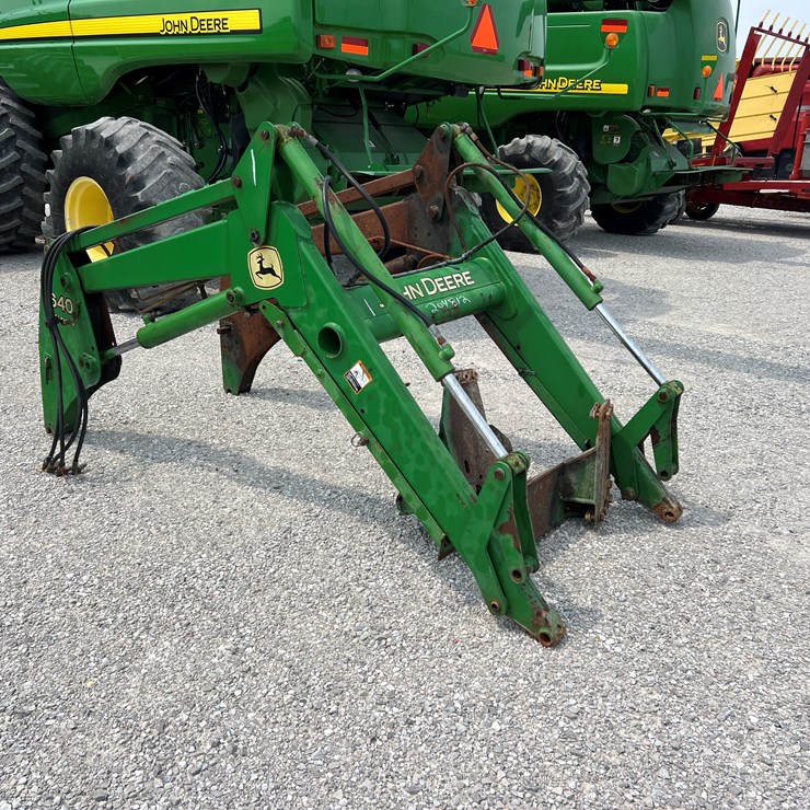 JOHN DEERE 640