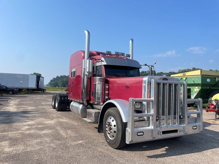 2007-peterbilt-379-image-3