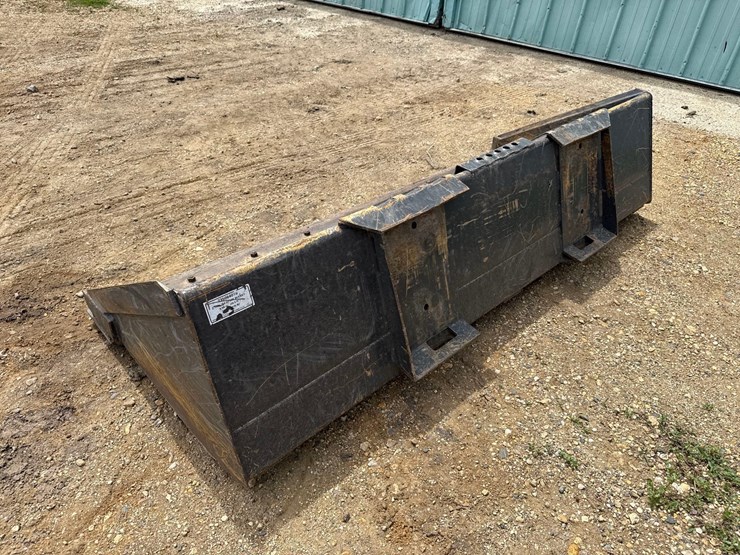 83-inch-skidloader-quick-tach-bucket-image-2