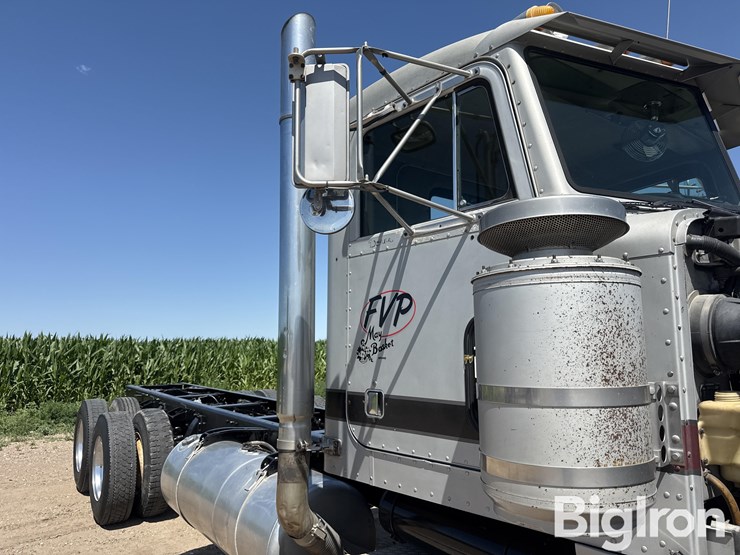 1992-peterbilt-379-image-9