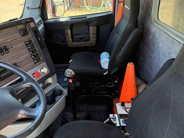 2014-freightliner-coronado-122-sd-image-8
