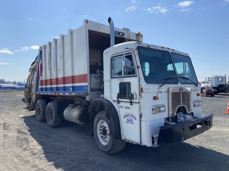 2002-peterbilt-320-image-7