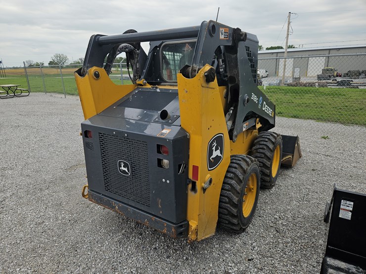 2022-deere-318g-image-15