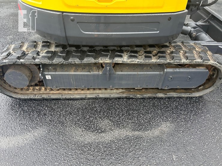 2023-new-holland-e60c-image-25