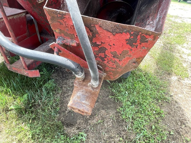 #1078-•-brady-650-feed-grinder-mixer-image-19