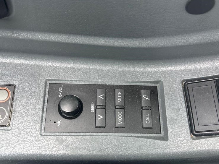 2023-new-holland-e60c-image-19