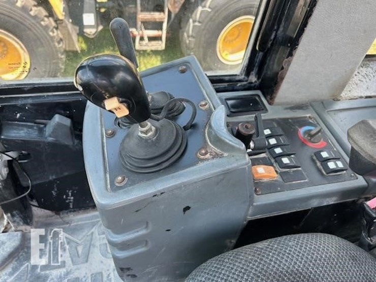 2008-caterpillar-924g-image-11