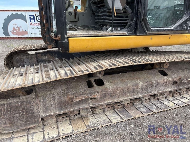 2017-caterpillar-326fl-image-8