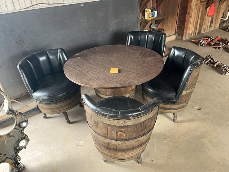 barrel-table-&-chairs-support-equipment-image-1