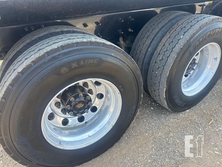 2021-mack-granite-64fr-image-14