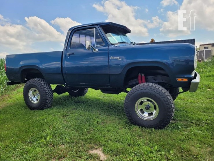 1977-dodge-power-wagon-image-5