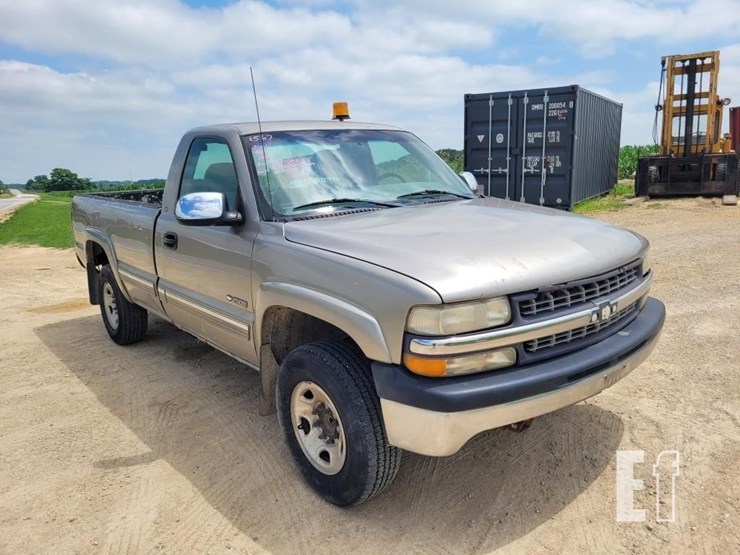 2001-chevrolet-silverado-2500-image-3