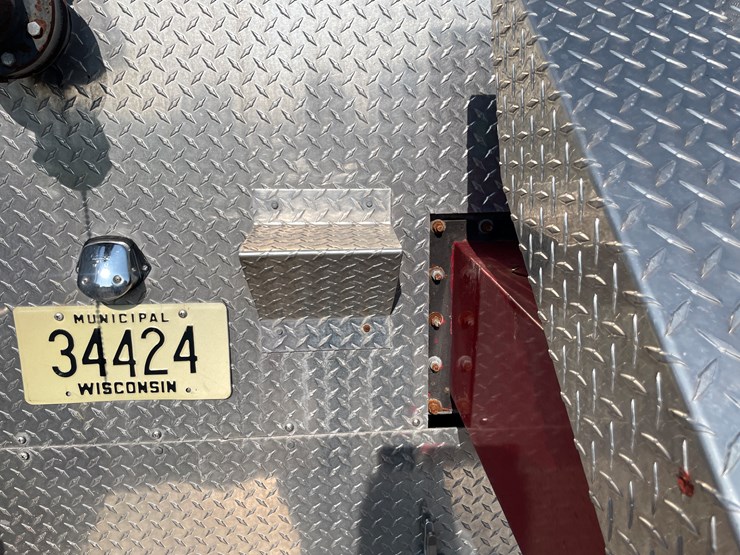 #1017-•-1985-retired-firetruck-(has-wi-title)-image-13