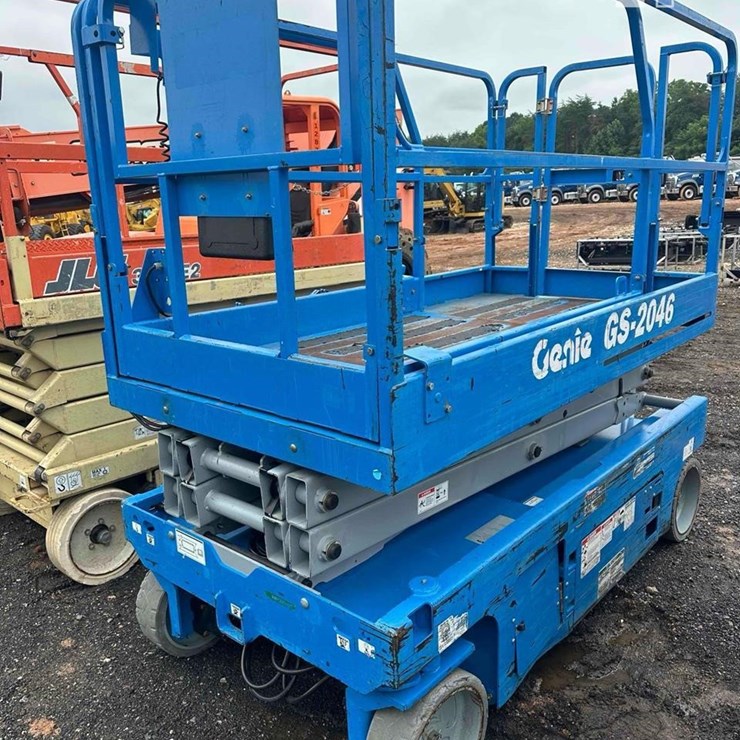 2014 GENIE GS2046