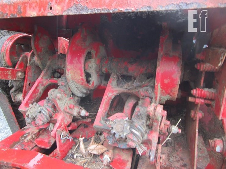 new-holland-310-image-5