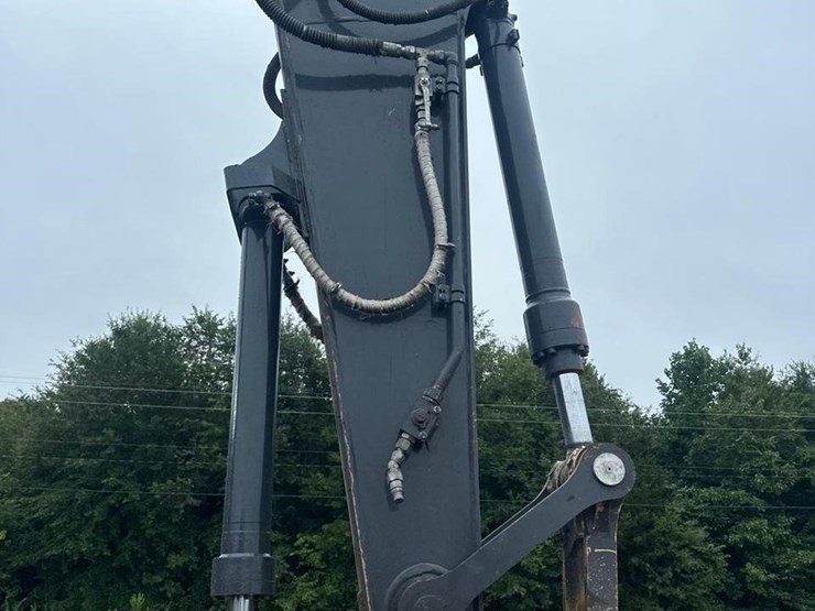 2021-deere-245g-lc-image-12