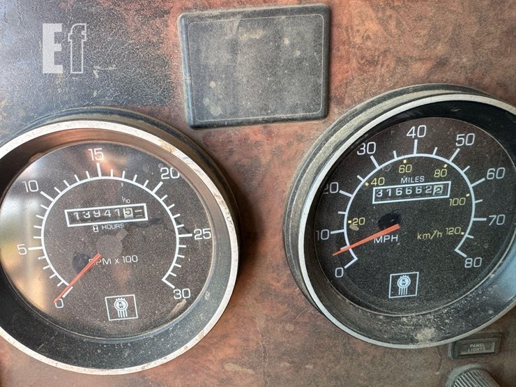 2004-kenworth-t800-image-10