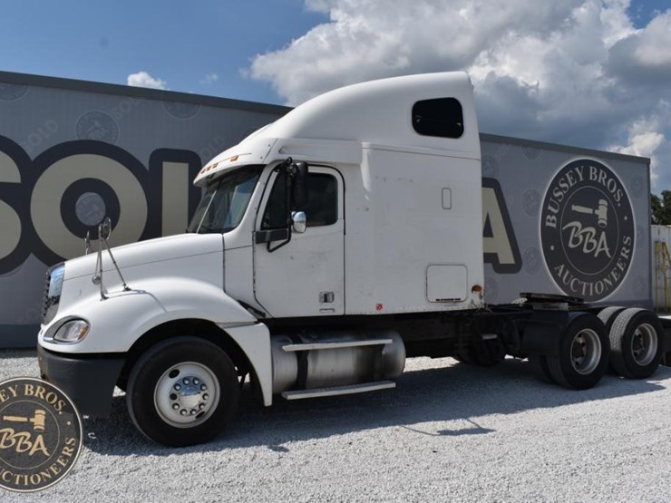 2003-freightliner-columbia-120-image-3