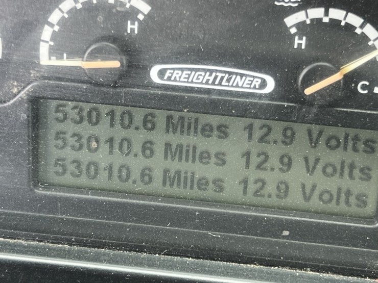 2014-freightliner-mt45-image-29
