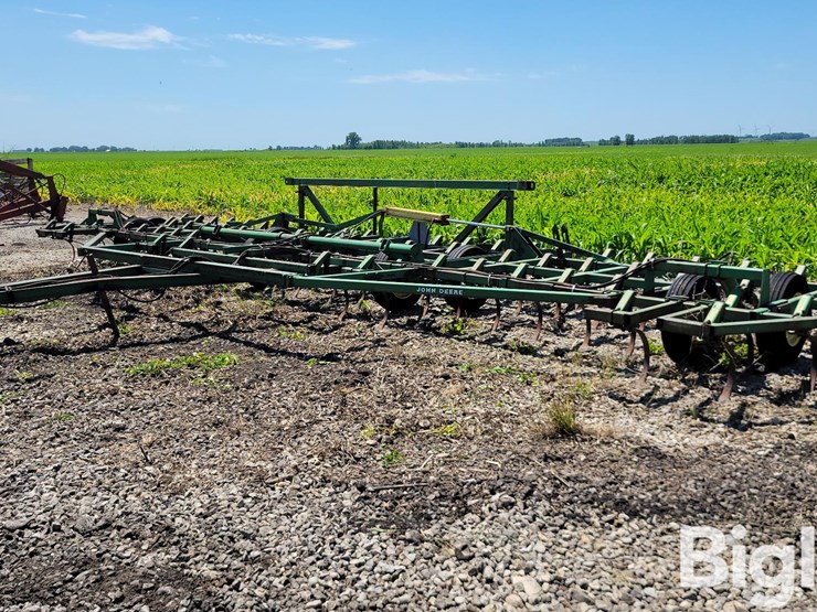 john-deere-1010-image-1