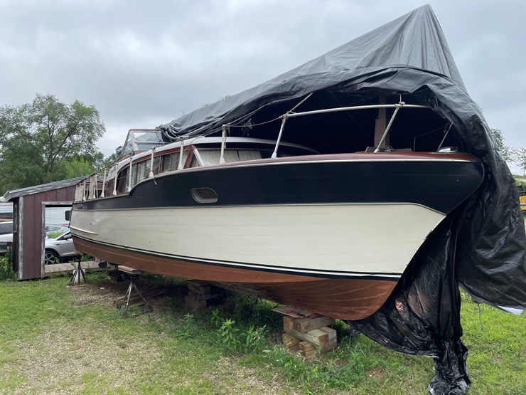 #1069-•-1957-chris-craft-bull-nose-constellation-(onalaska,-wi)-image-1