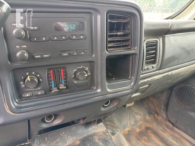 2005-chevrolet-3500-image-10