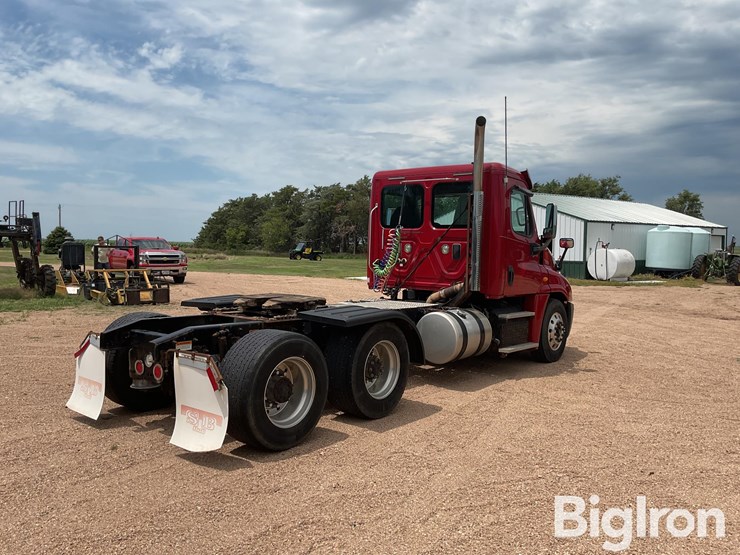 2014-freightliner-cascadia-125-image-5