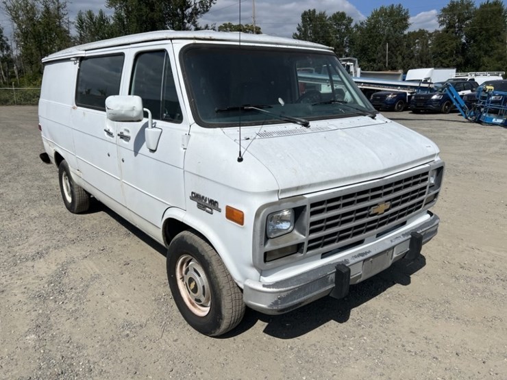 1992-chevrolet-g20-image-2