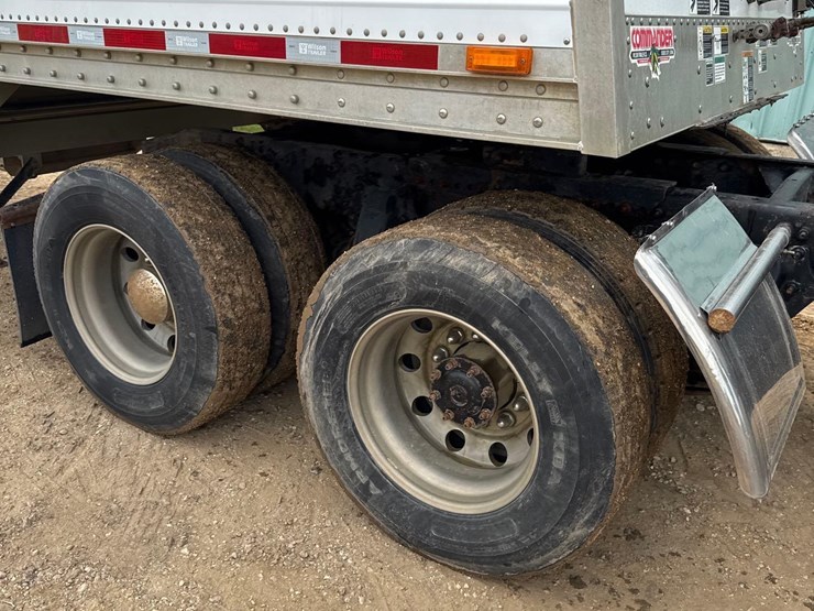 2000-freightliner-fld112-image-8