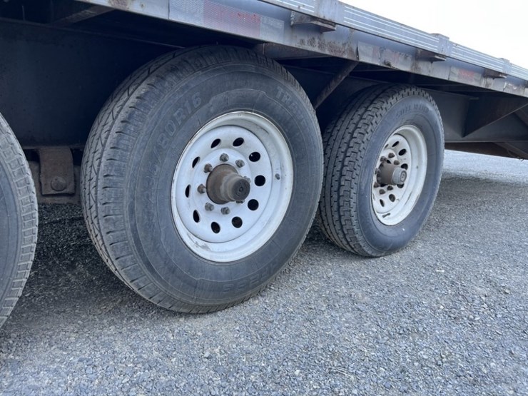 2014-innovative-32'-tri-axle-gooseneck-trailer-image-14