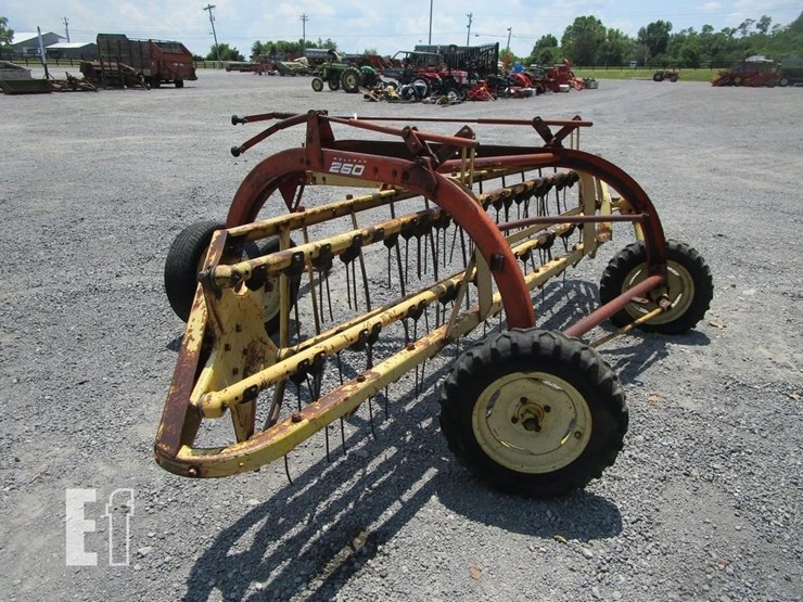 new-holland-260-image-3