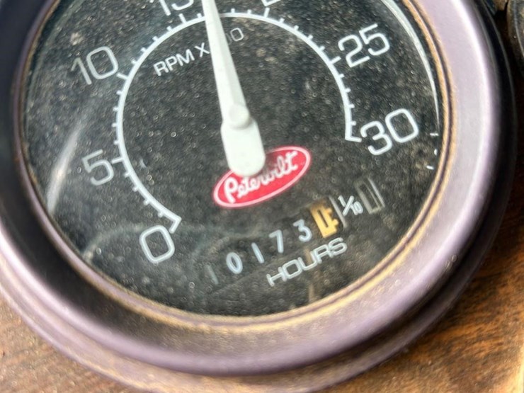 2000-peterbilt-330-image-48