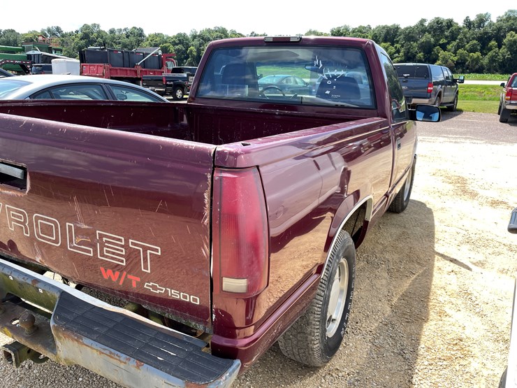 #1046-•-1996-chevrolet-truck-(has-wi-rebuilt-title)-image-9