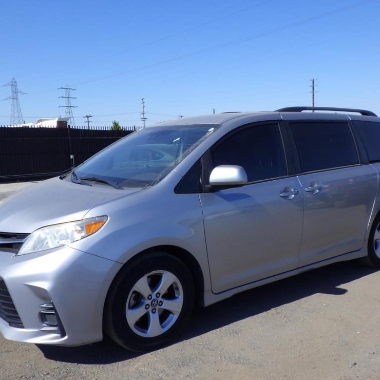 2018 TOYOTA SIENNA