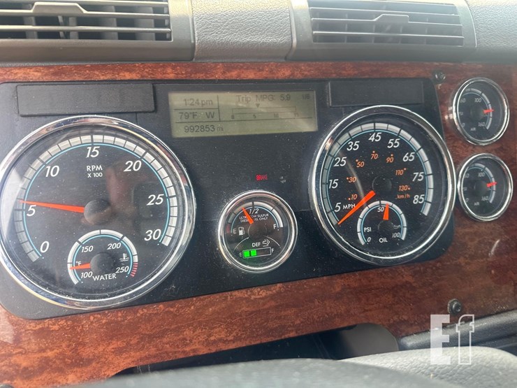 2015-freightliner-cascadia-125-image-29