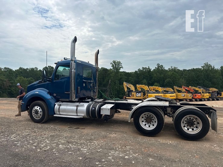 2015-kenworth-t880-image-9