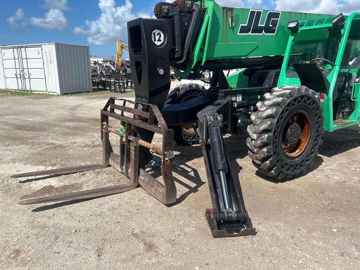 2014-jlg-g12-55a-image-13