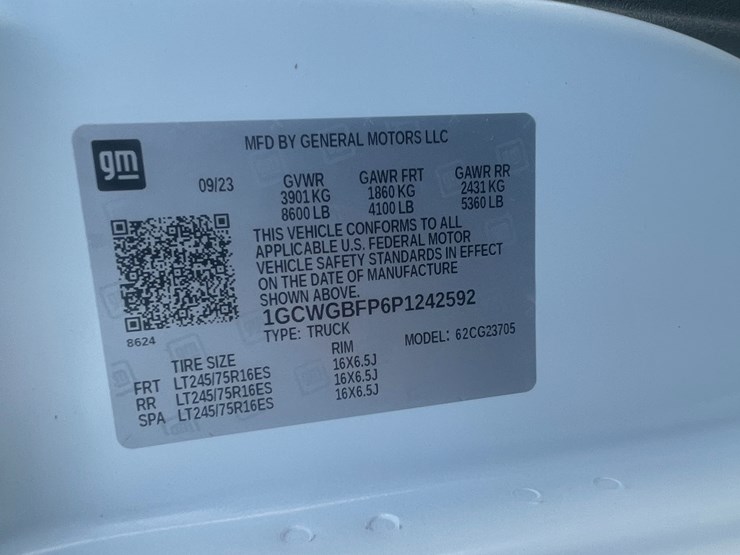 #1033-•-2023-chevy-express-van-(has-wi-salvage-title)-image-90