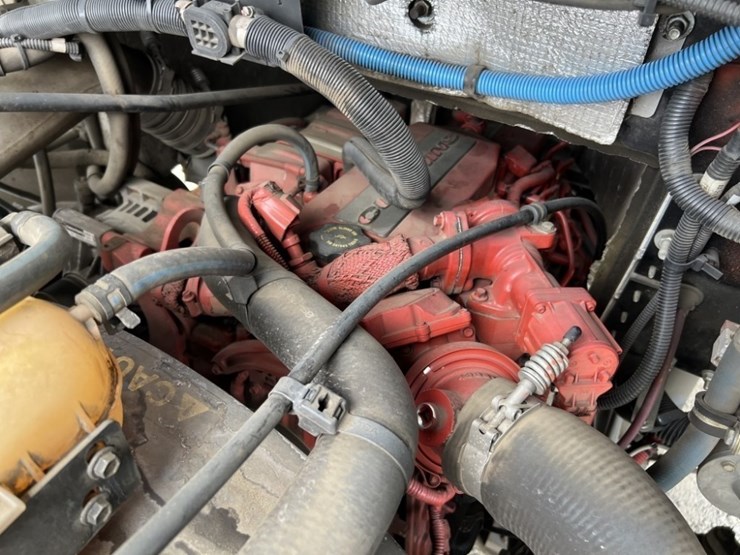 2014-freightliner-mt45-image-24