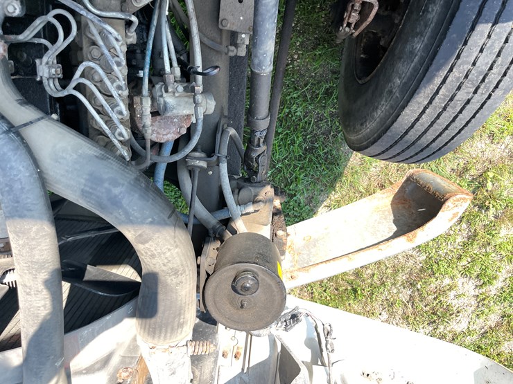 #1013-•-1992-freightliner-cummins-(has-mn-title)-image-53