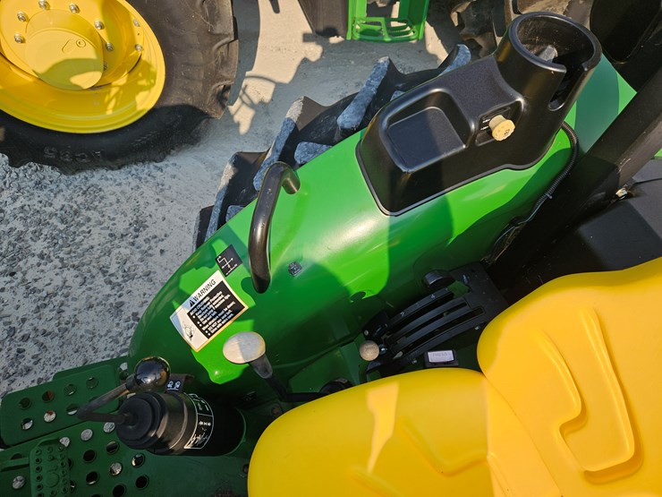 2015-john-deere-5055e-image-12