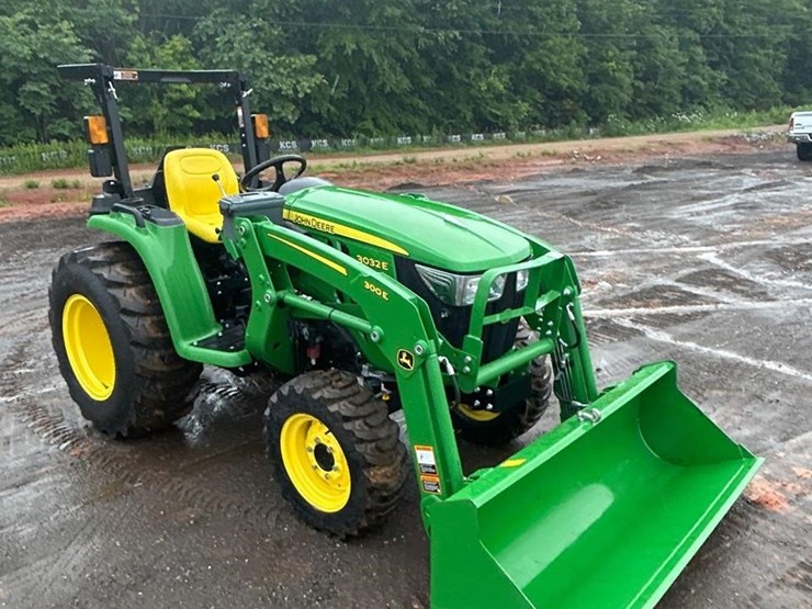 2022-john-deere-3032e-image-2