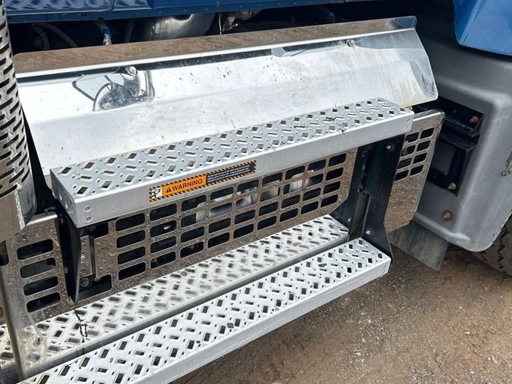 2021-mack-granite-64fr-image-61