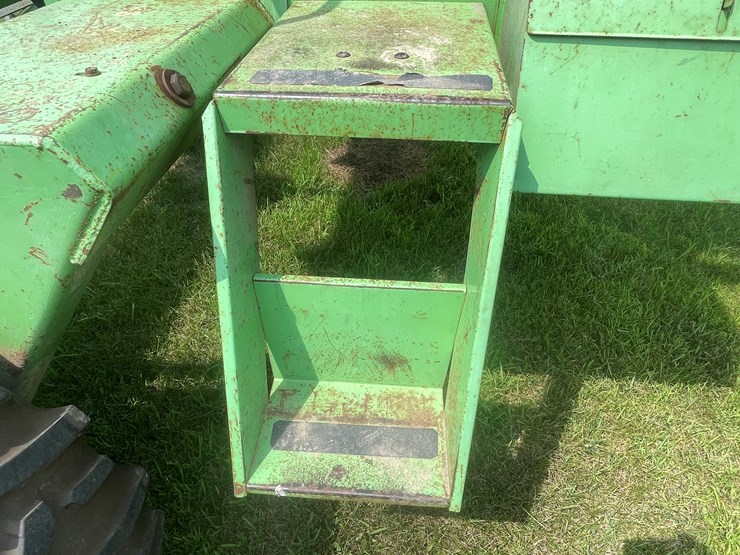 #1061-•-owatonna-260-swather-with-conditioner-image-67