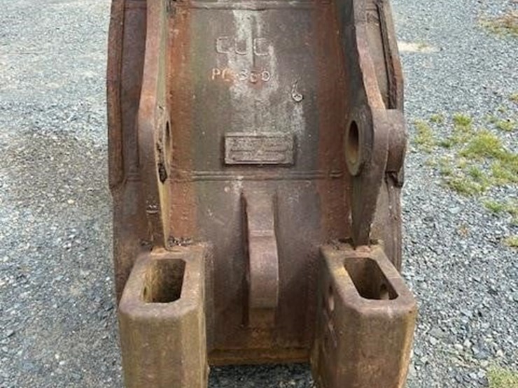 hensley-24"-bucket-image-8