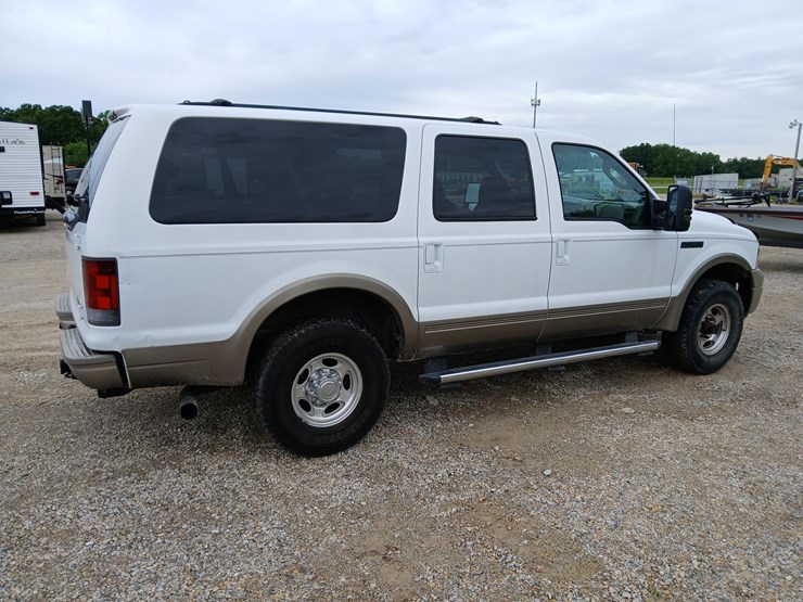 2005-ford-excursion-image-10
