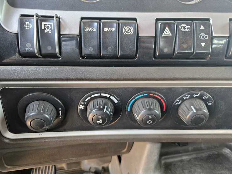 2012-kenworth-t800-image-103