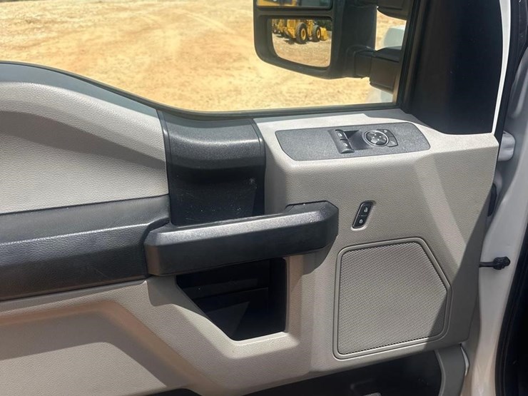 2018-ford-f350-image-17