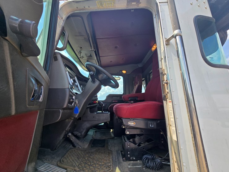 2012-kenworth-t800-image-100